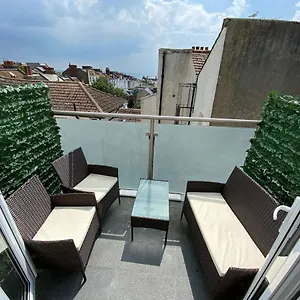 https://edward-street-balcony-apartment.brighton-hotels-england.com