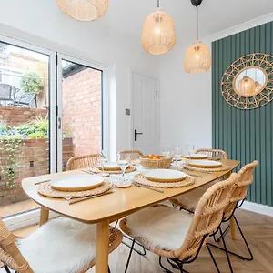 Holiday home Athelstan Townhouse - A Chic Townhouse In The Heart Of Historical 5mins To Centre
